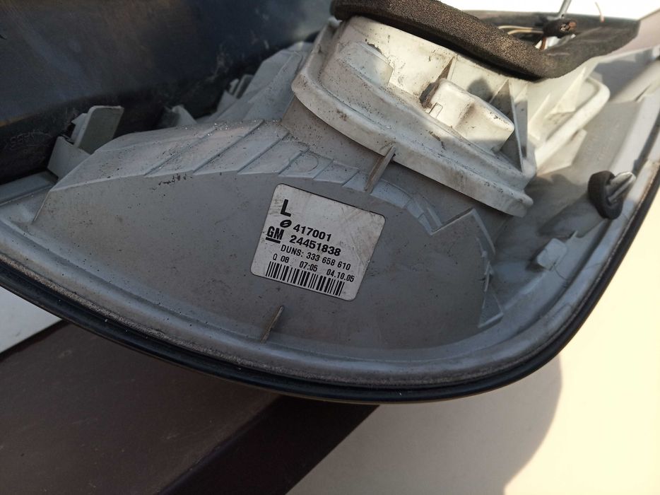 Opel Astra H 3 KOMBI lampa prawy tył L.T. oryginał