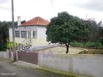 Moradia isolada com terreno envolvente