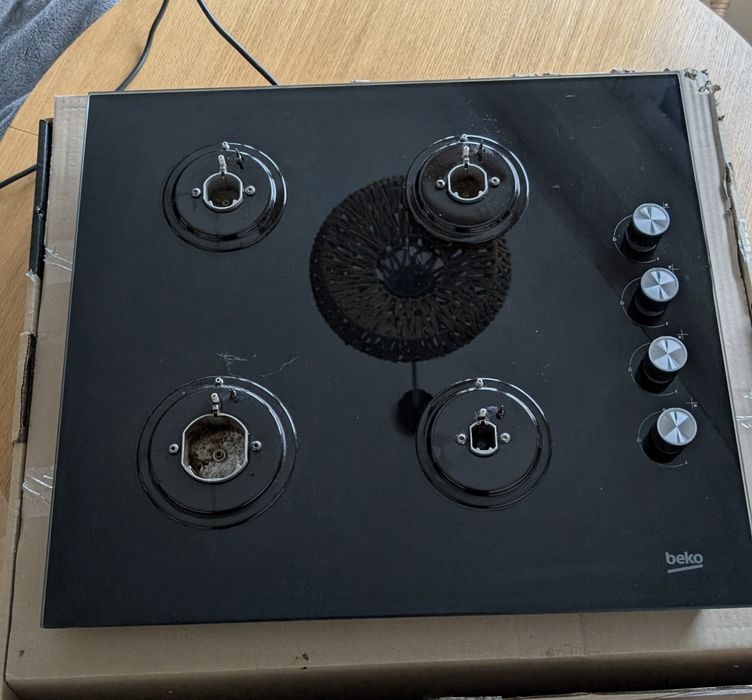 Używana 5-lat płyta gazowa Beko HILG64120  (nieszczelny 1 palnik)