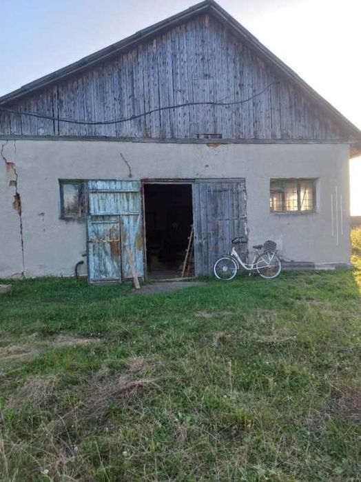 Меблевий склад у с. Брошнів