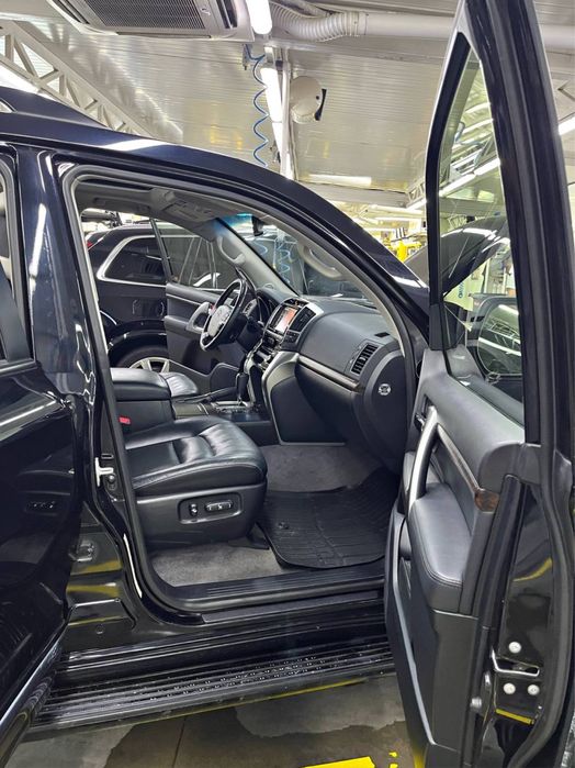 Тойота крузак 200 майже новий, можливий обмін на нерухомість в центрі