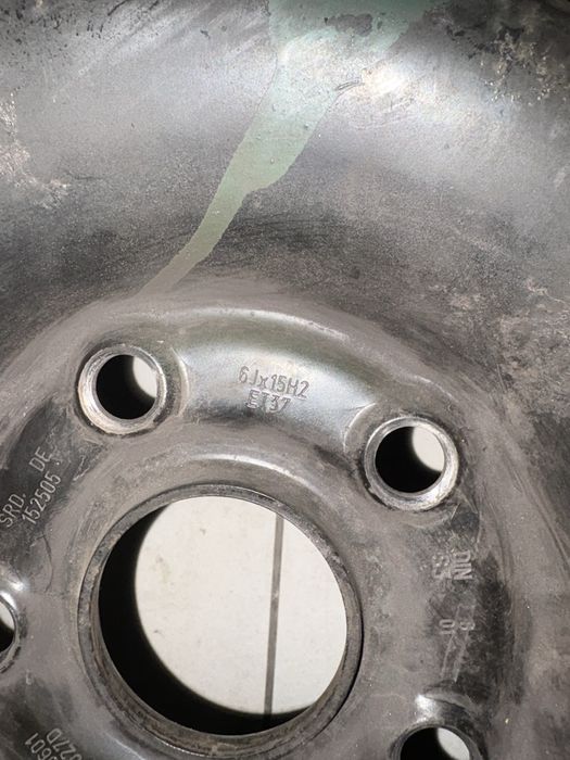 Komplet kół zimowych z orginalnymi koupakami audi