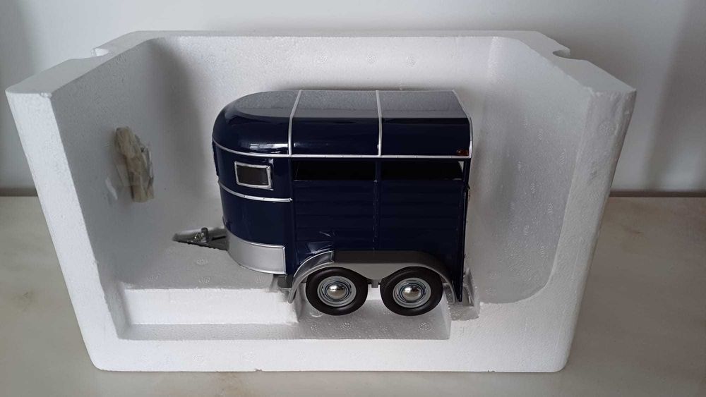 Miniatura Horse Trailer - Transporte de cavalos Esc. 1:18 MotorCity