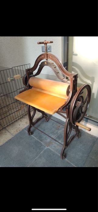 Zabytkowa maglownica Riegerwerk, piękny żeliwny magiel