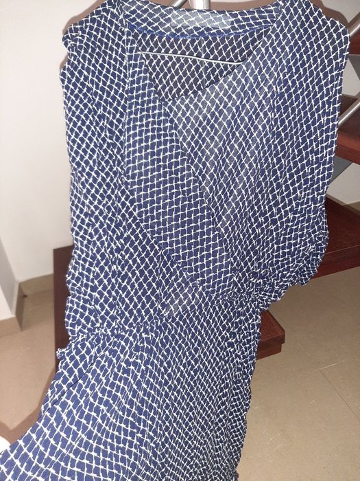 Vestido 40, pelo joelho, azul escuro