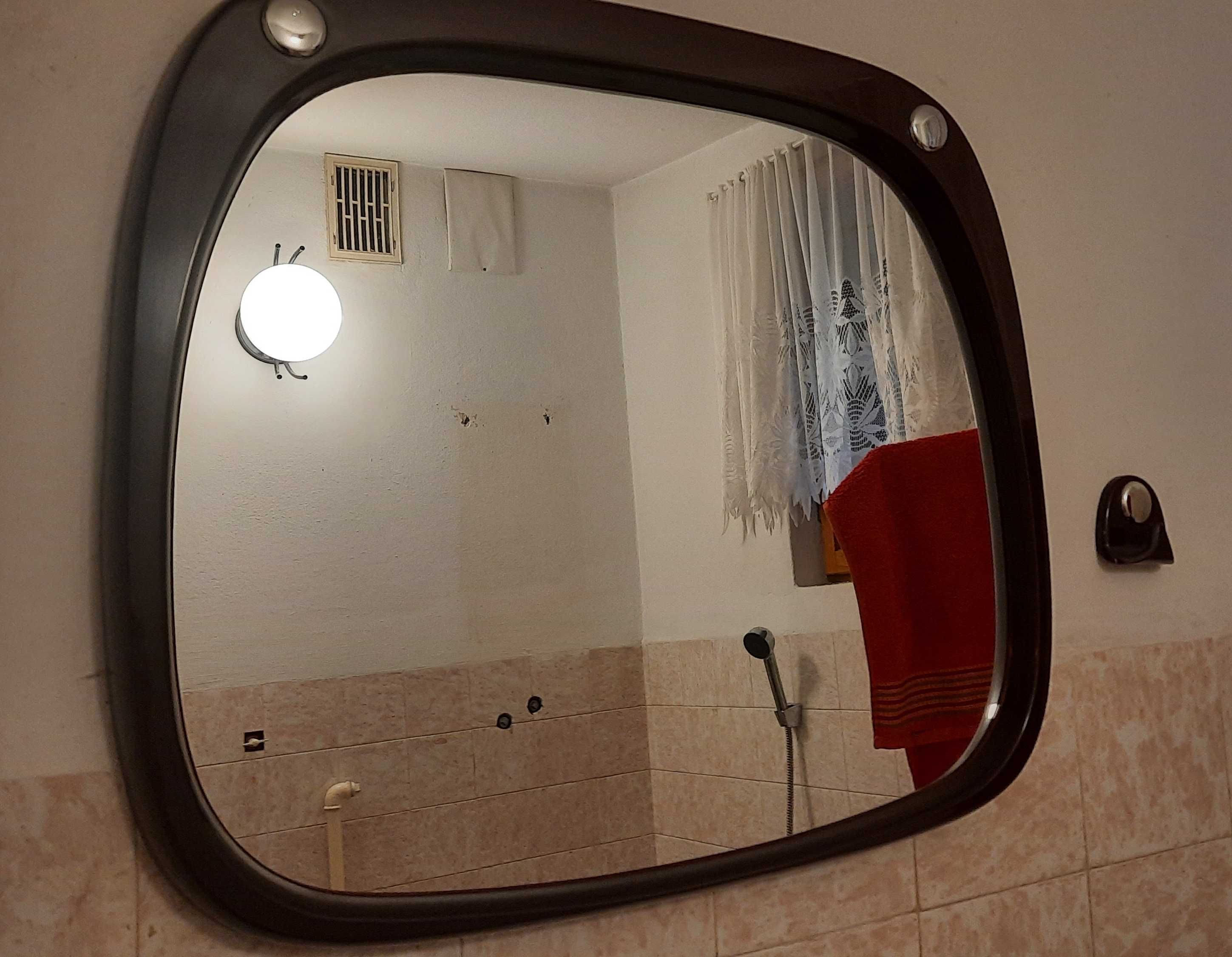 Komplet łazienkowy 8 szt. lustro wieszaczki kosz pojemnik na płatki wc