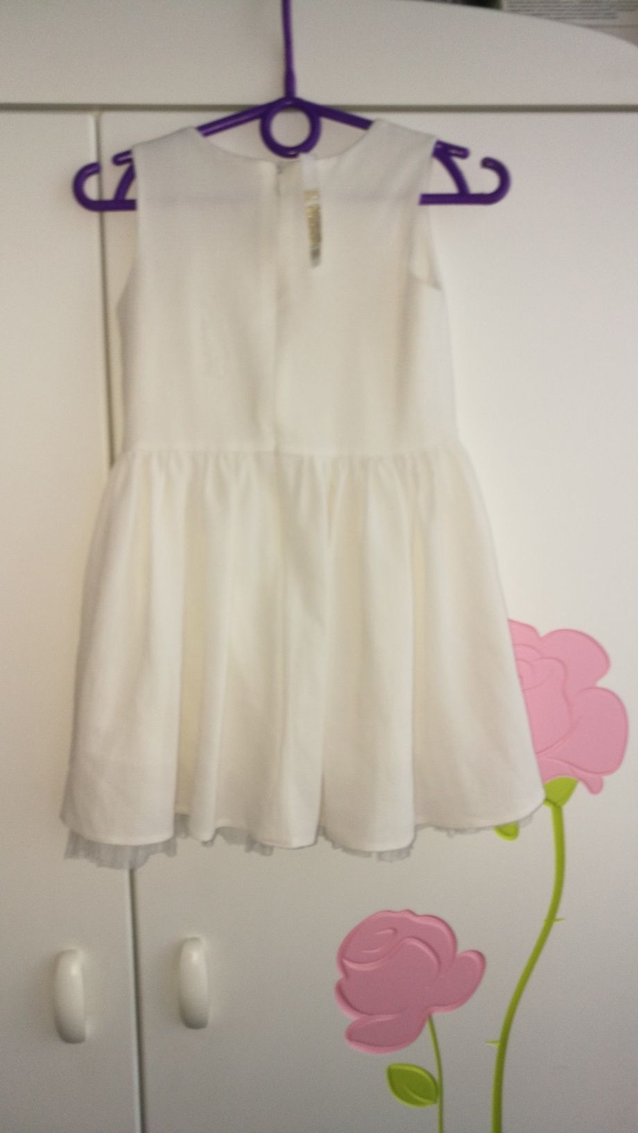 Biała delikatna sukienka