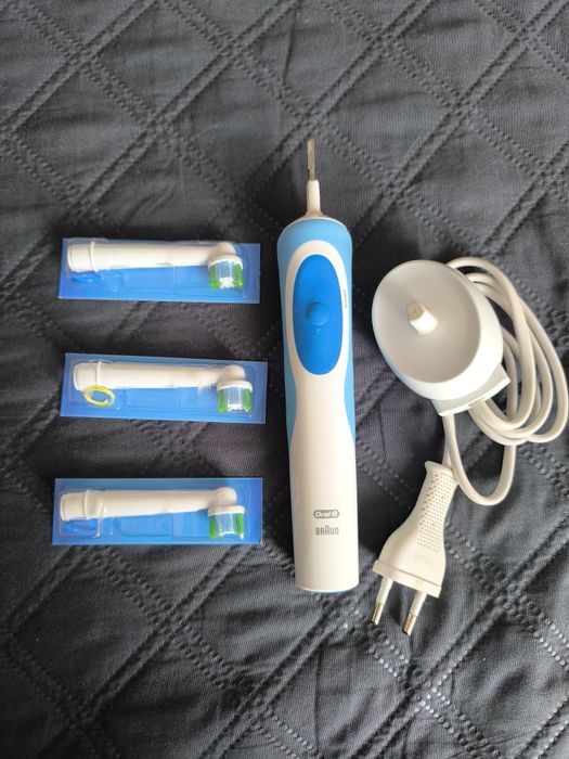 Szczoteczka elektryczna Oral B +3 końcówki
