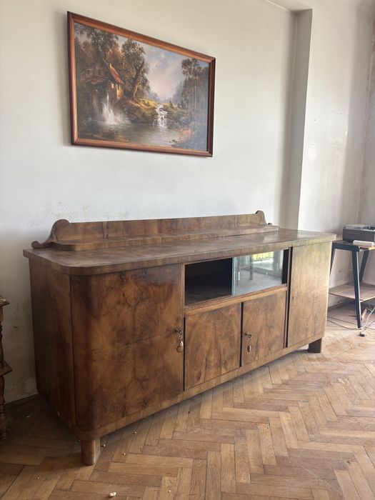 Bufet/Komoda art deco lata 60 ze szklanymi drzwiczkami przesuwnymi.