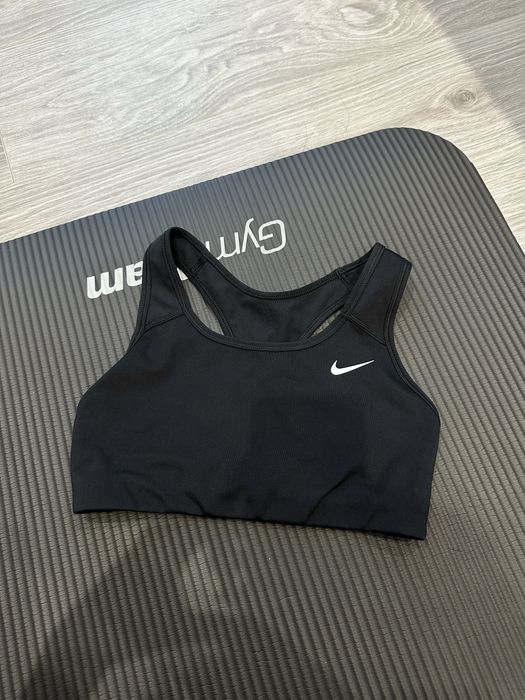 Спортивний топ Nike