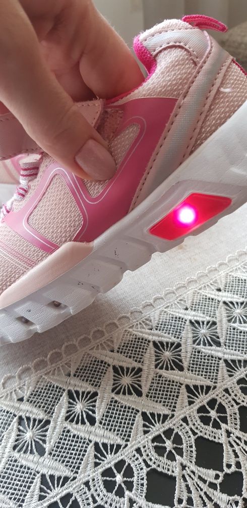 Buciki sportowe adidaski 29 led świecące buty spody dla dziewczynki