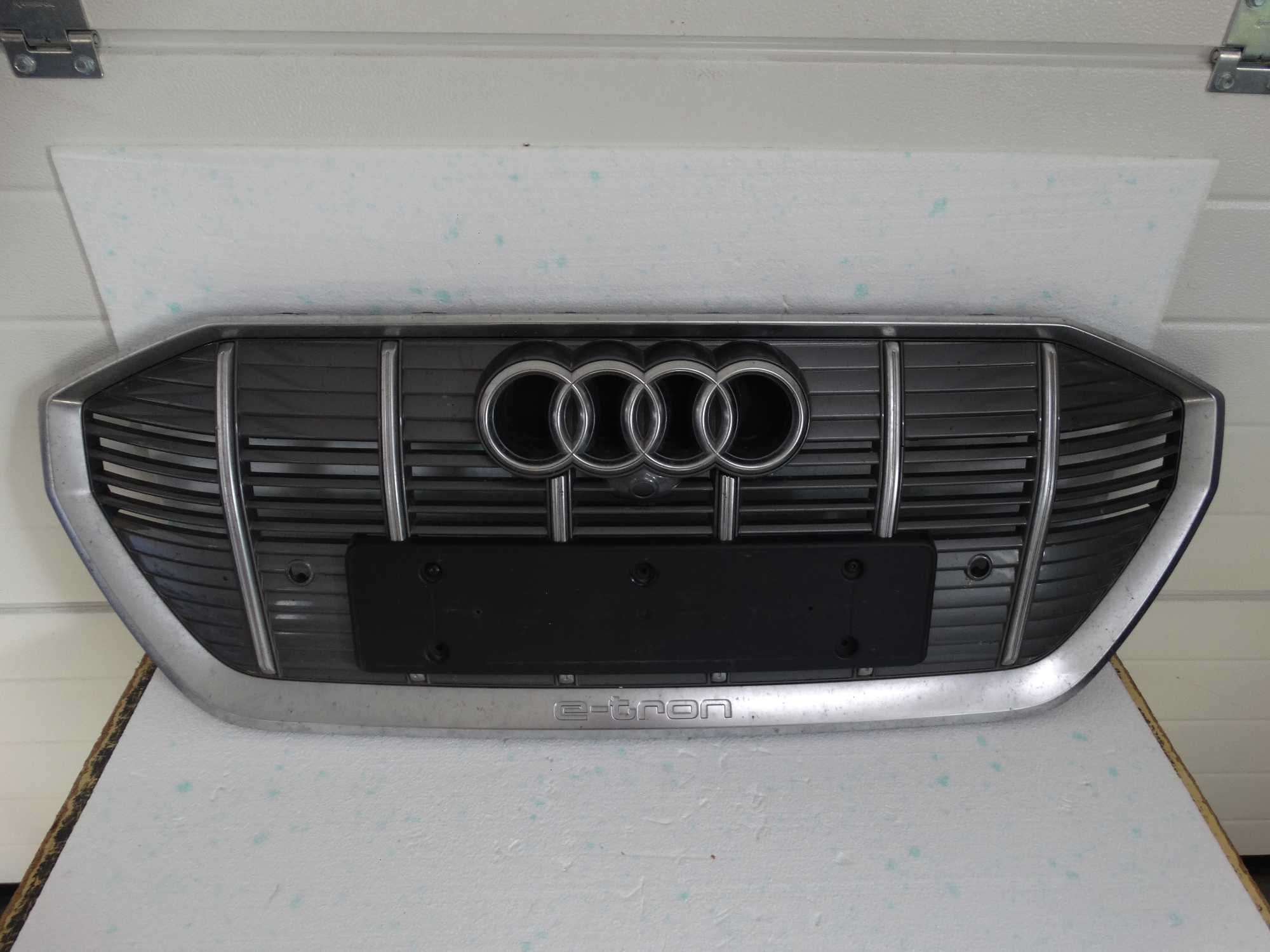 Grill atrapa Audi E-tron 4KE.853.651 kompletny