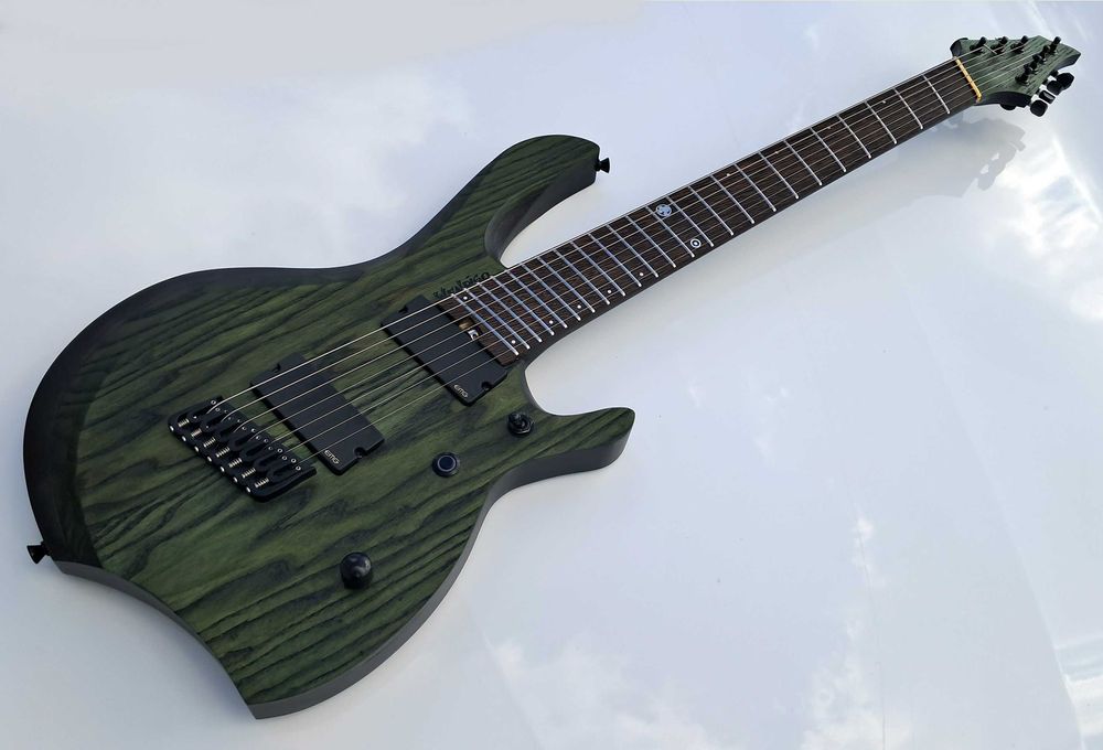 Електрогітара 7 струн мультімензура наскрізний гриф EMG