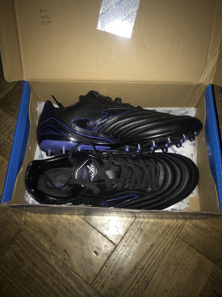 Chuteira de 11 da marca joma