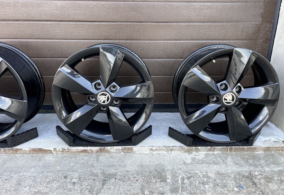 4x felgi aluminiowe czarne 5x112 r16 6J et43 alufelgi Oryginał Skoda