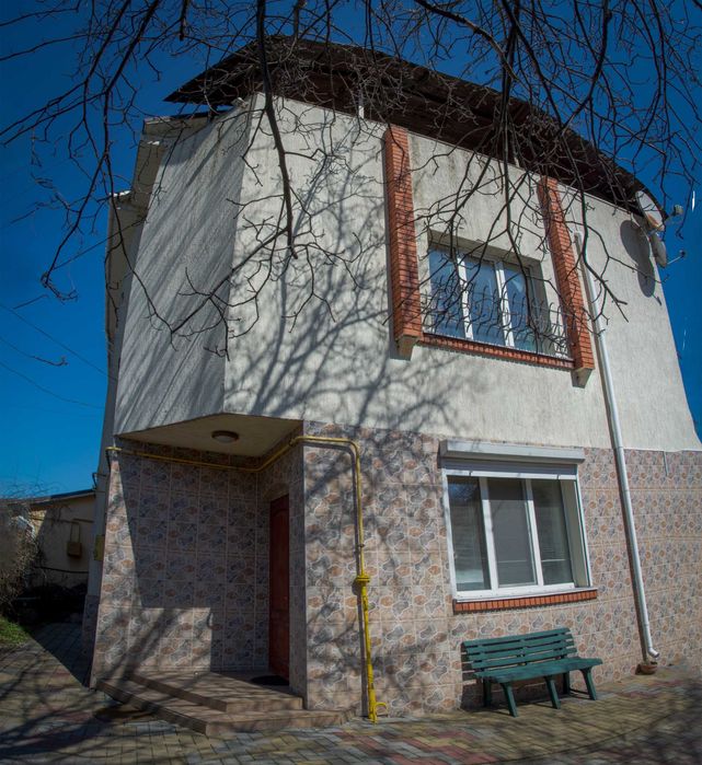 Будинок з гаражем в центрі міста Черкаси