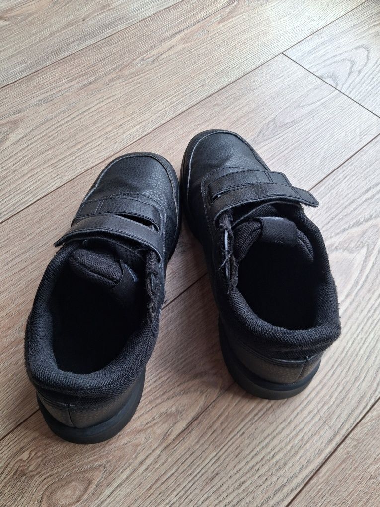 Buty sportowe firmy adidas rozm 34
