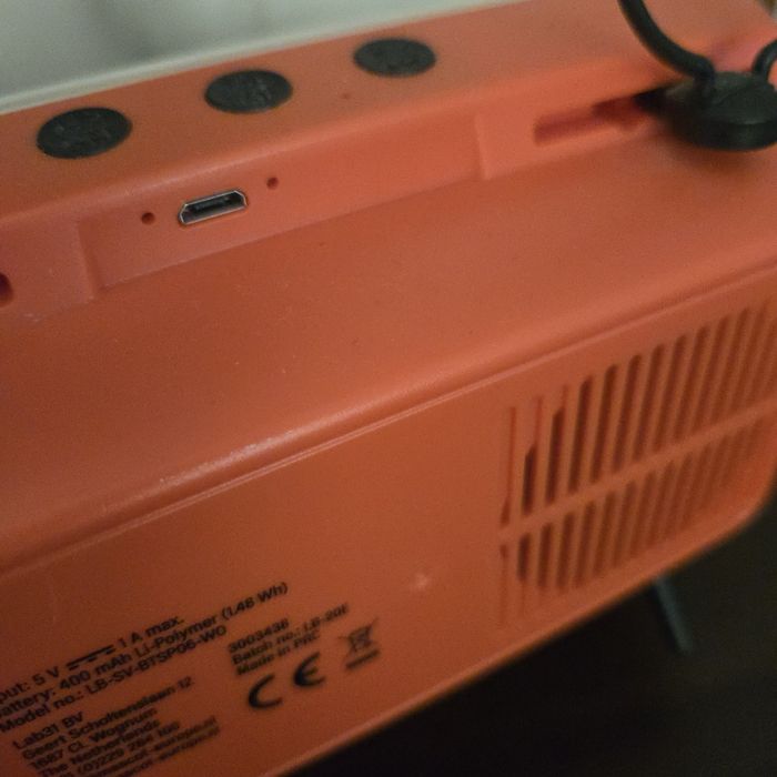 Mobilny głośnik Bluetooth  w stylu retro TV na smartfon