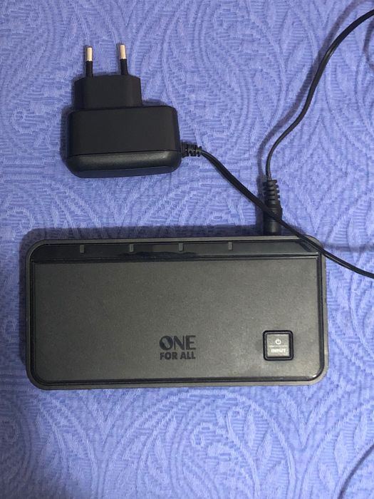 Hub HDMI switch One For All