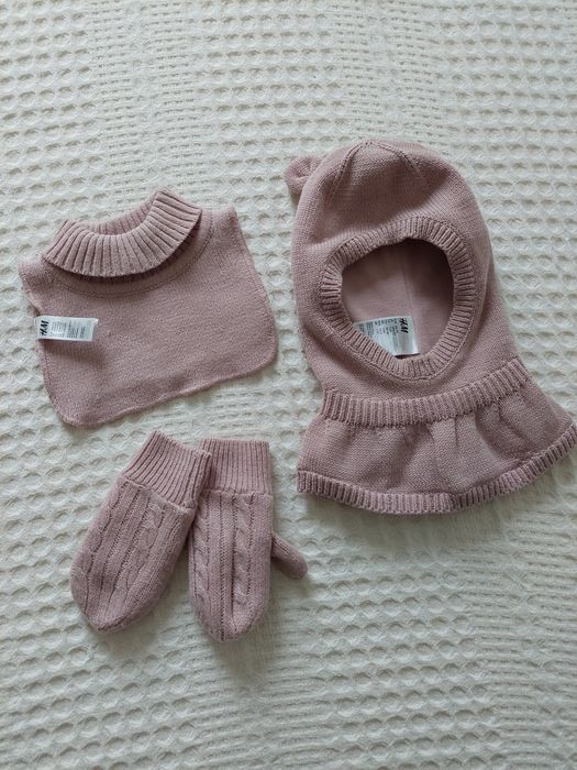 Продам шапочку , хамут и рукавички для девочки 1-2 года.