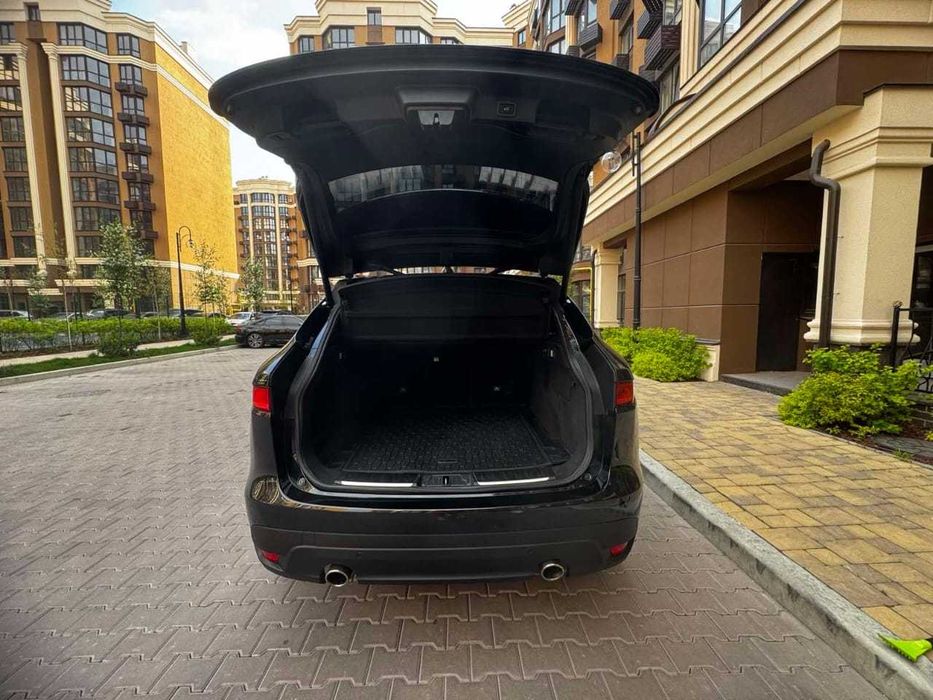 Jaguar F-Pace R-Sport 2.0 AWD (300 л.с.)