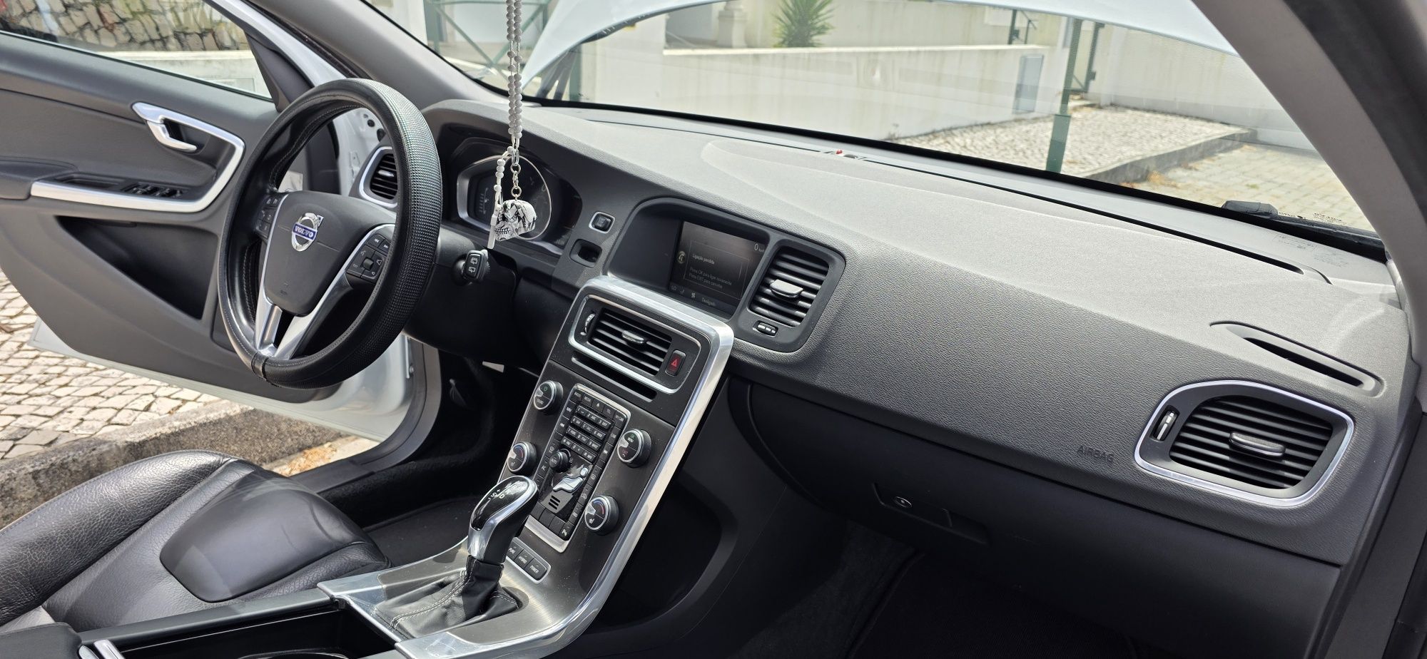 Volvo V60 D6 2.4