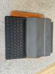 Etui iPad 7/8/9 klawiatura Apple