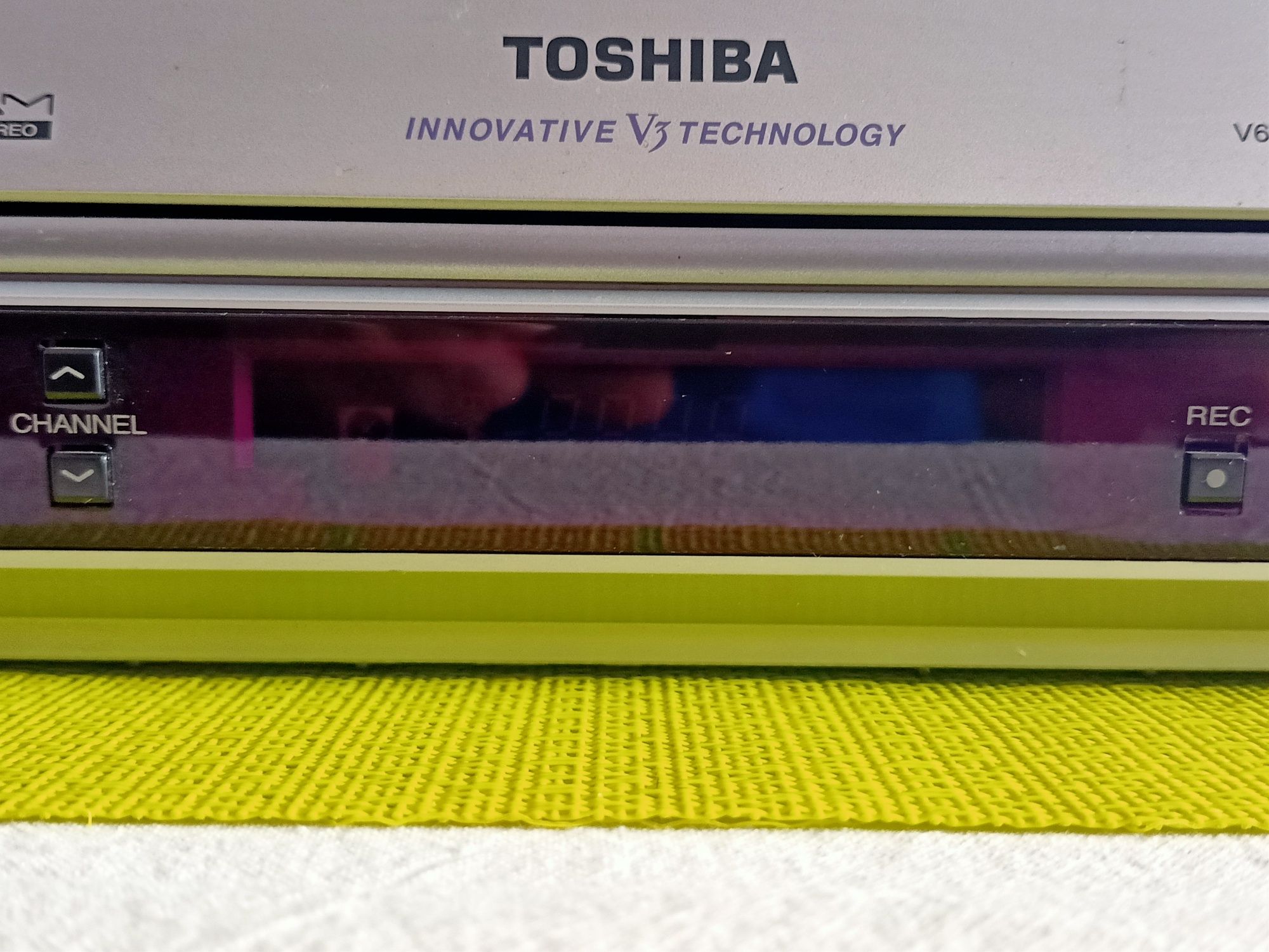 Odtwarzacz VHS - TOSHIBA ( uszkodzony )