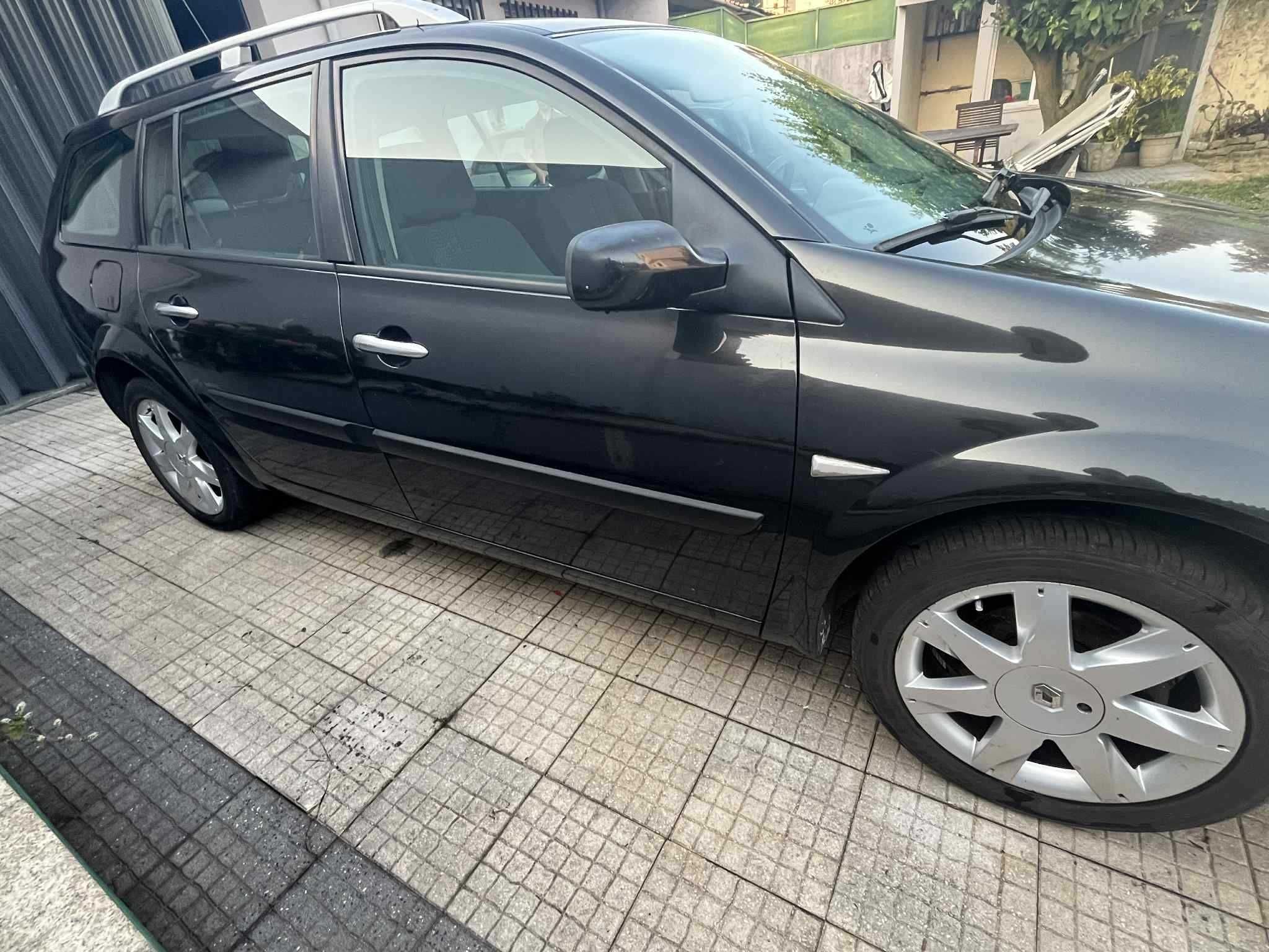 Vendo Renault Megane Carrinha 1.5 DCI Inteira para Peças ou Reparação