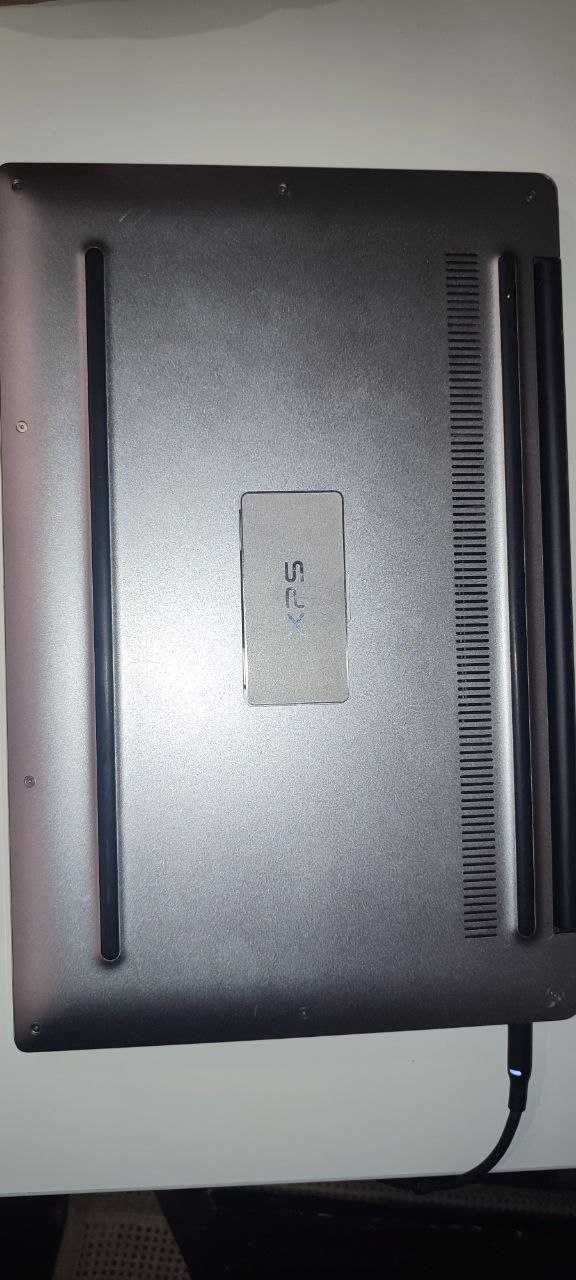Сенсорный современный тонкий ноутбук Dell XPS P54G