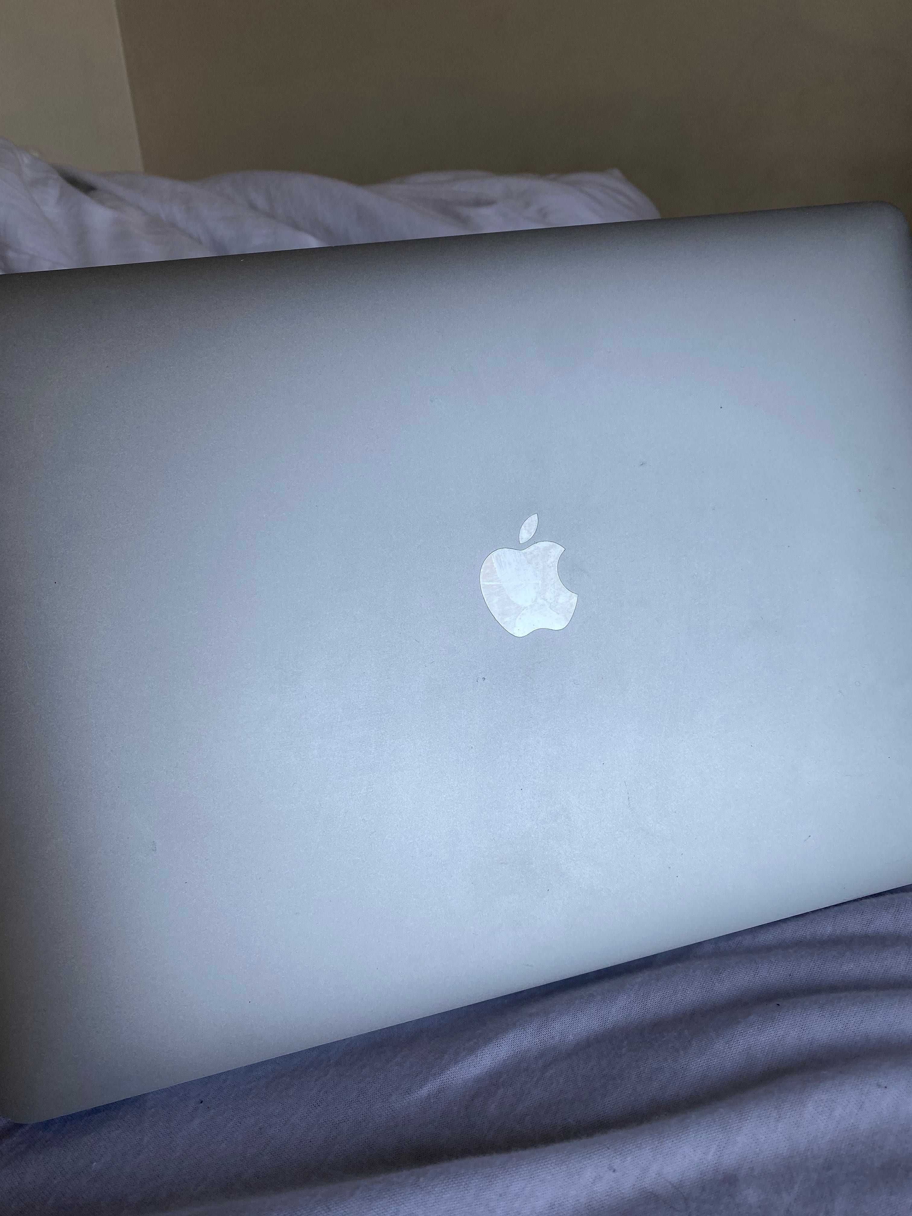 Laptop 15,4" Apple
MacBook Pro