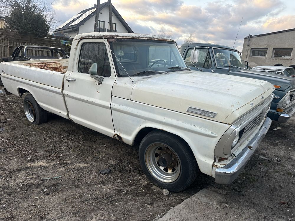 Ford F250 pickup 5.9 V8 automat RWD 1970r
