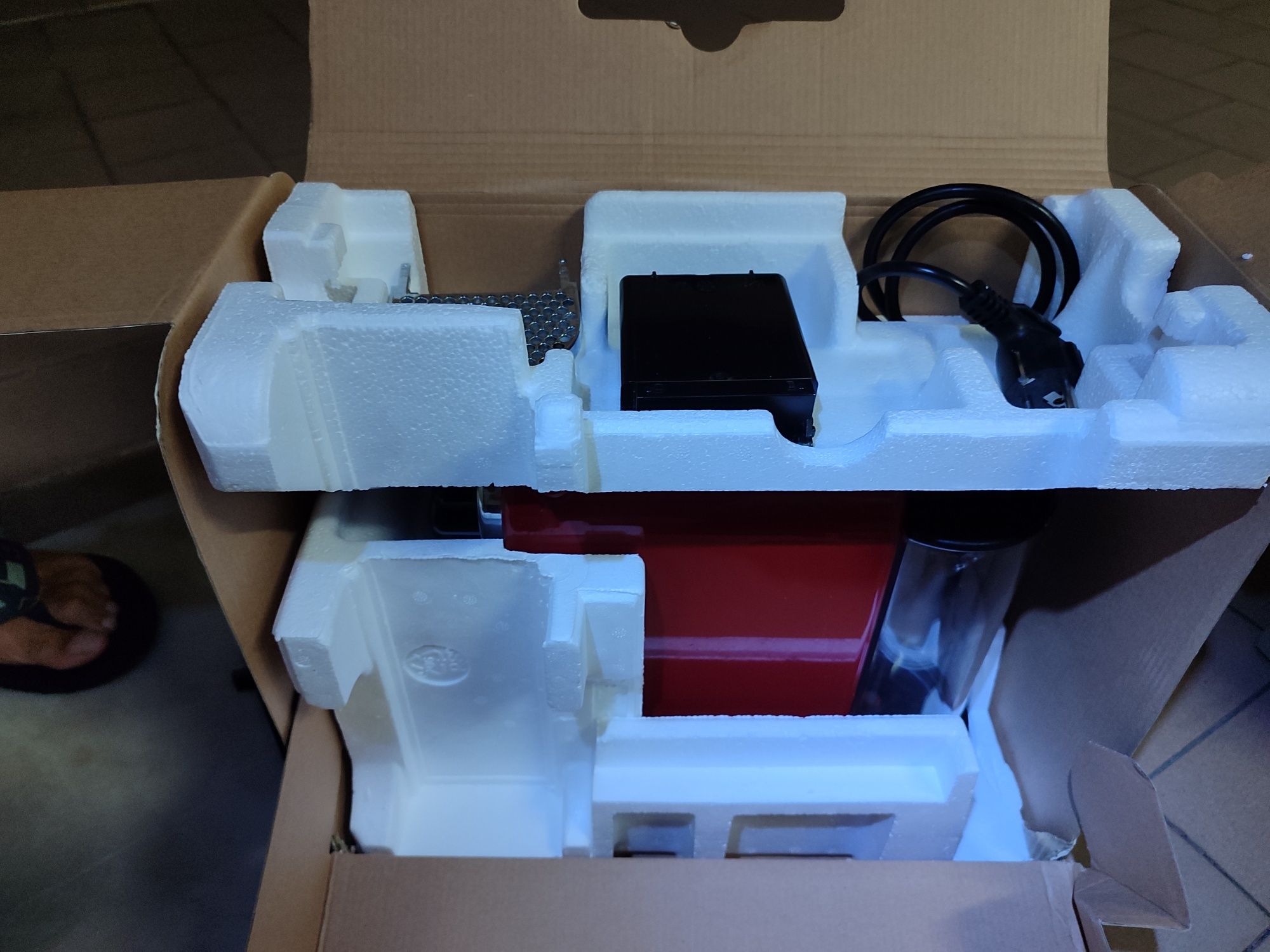 Máquina Nespresso como nova vermelha