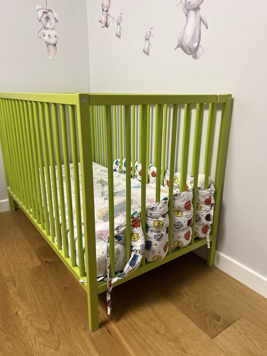 Łóżeczko dziecięce 120 x 60 z materacem 10cm w bardzo dobry stanie