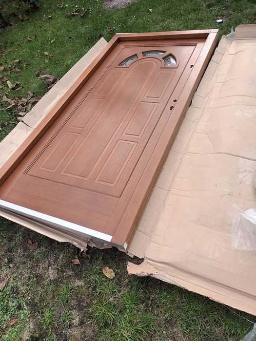 Drzwi zewnętrzne 90 z oscieżnicą prawe drewniane