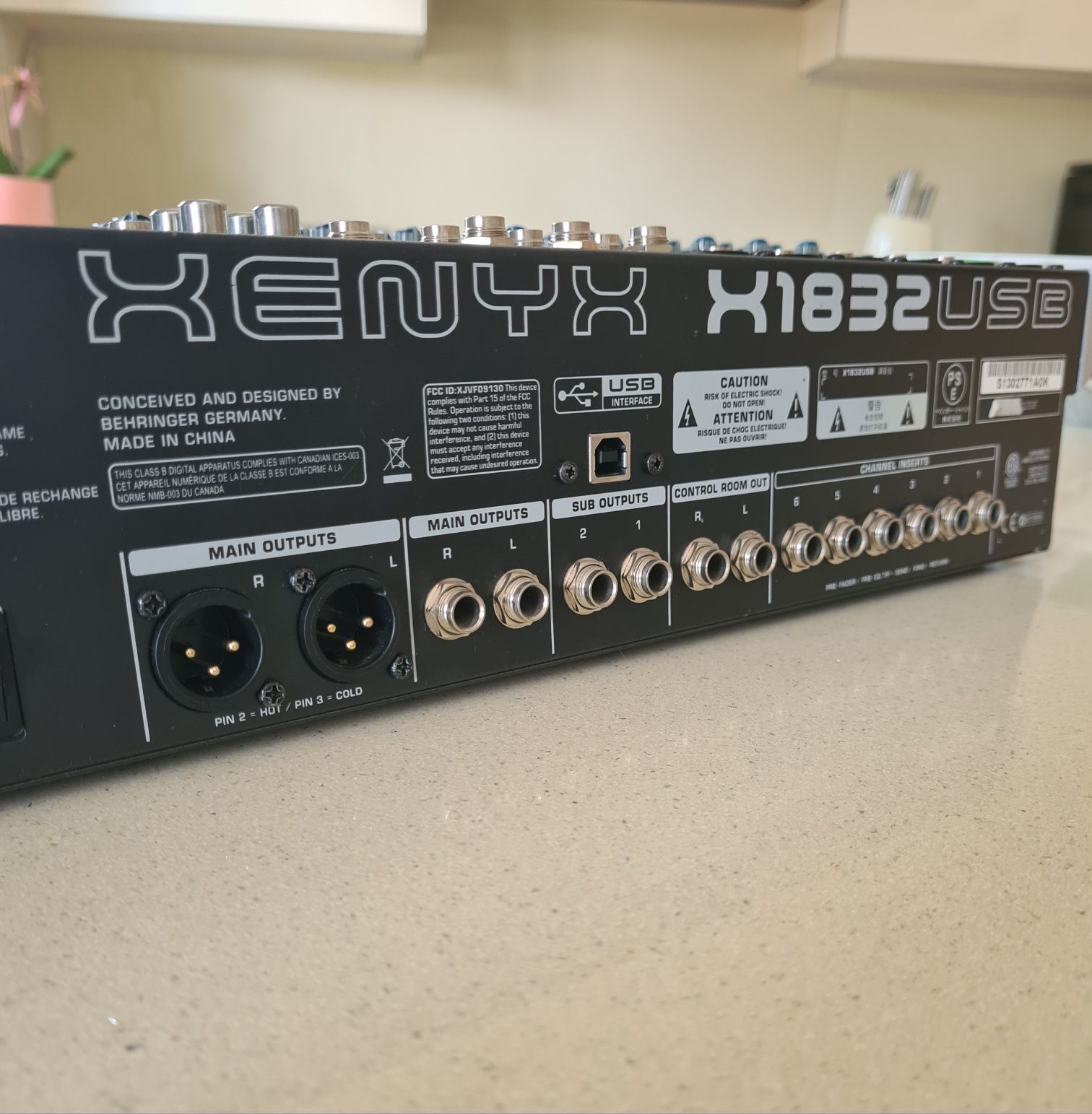 Mesa Behringer X1832USB