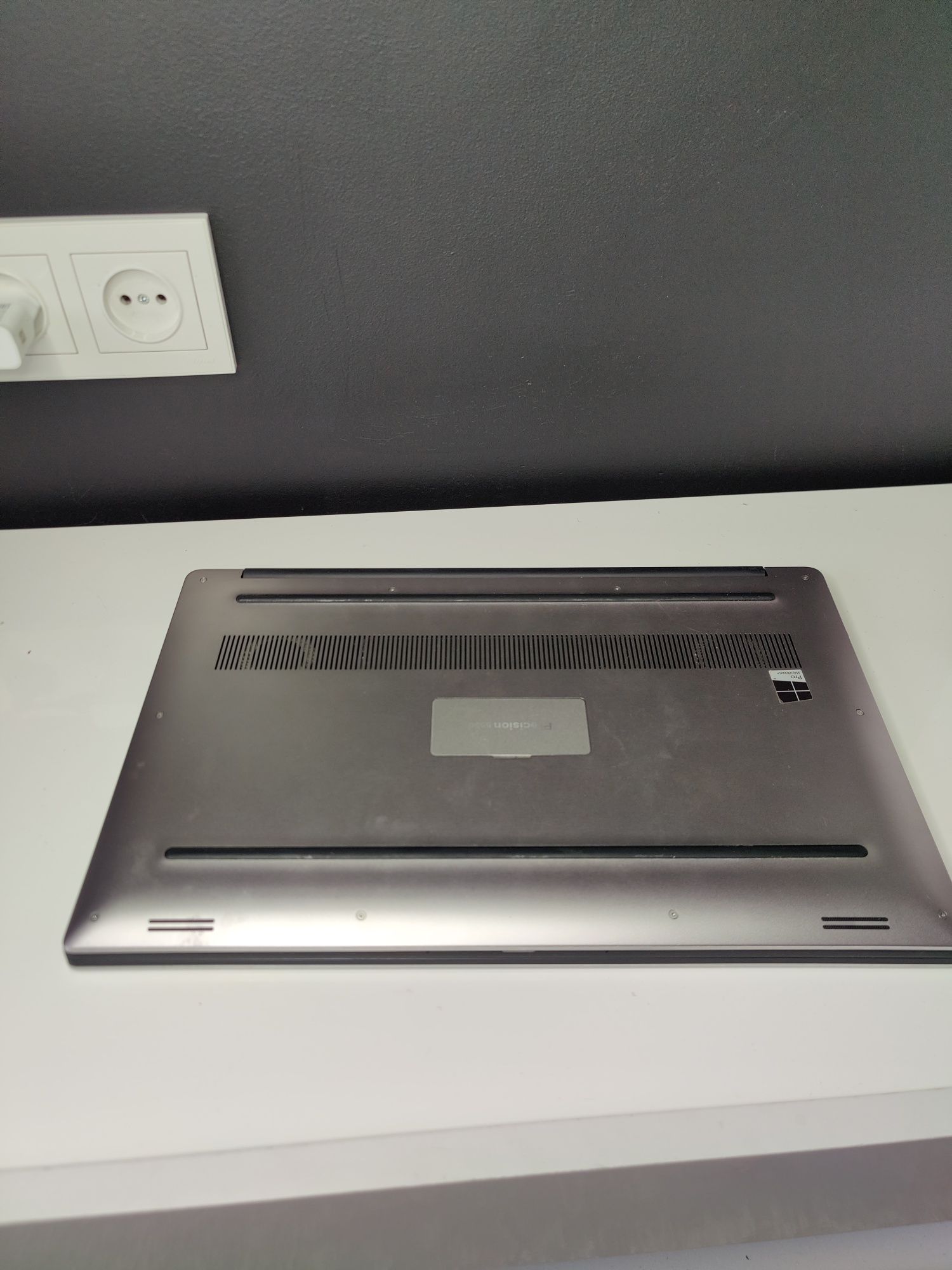 Ноутбук dell precision 5520 / i7 7820hq/16 гб/SSD 256/quadro m1200 4гб