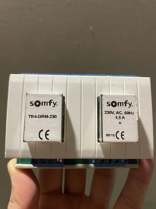 SOMFY przekaźnik grupowy separujący TR4-DRM-230