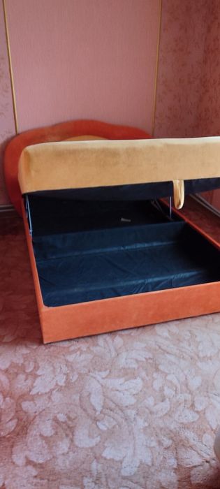 Двоспальне ліжко