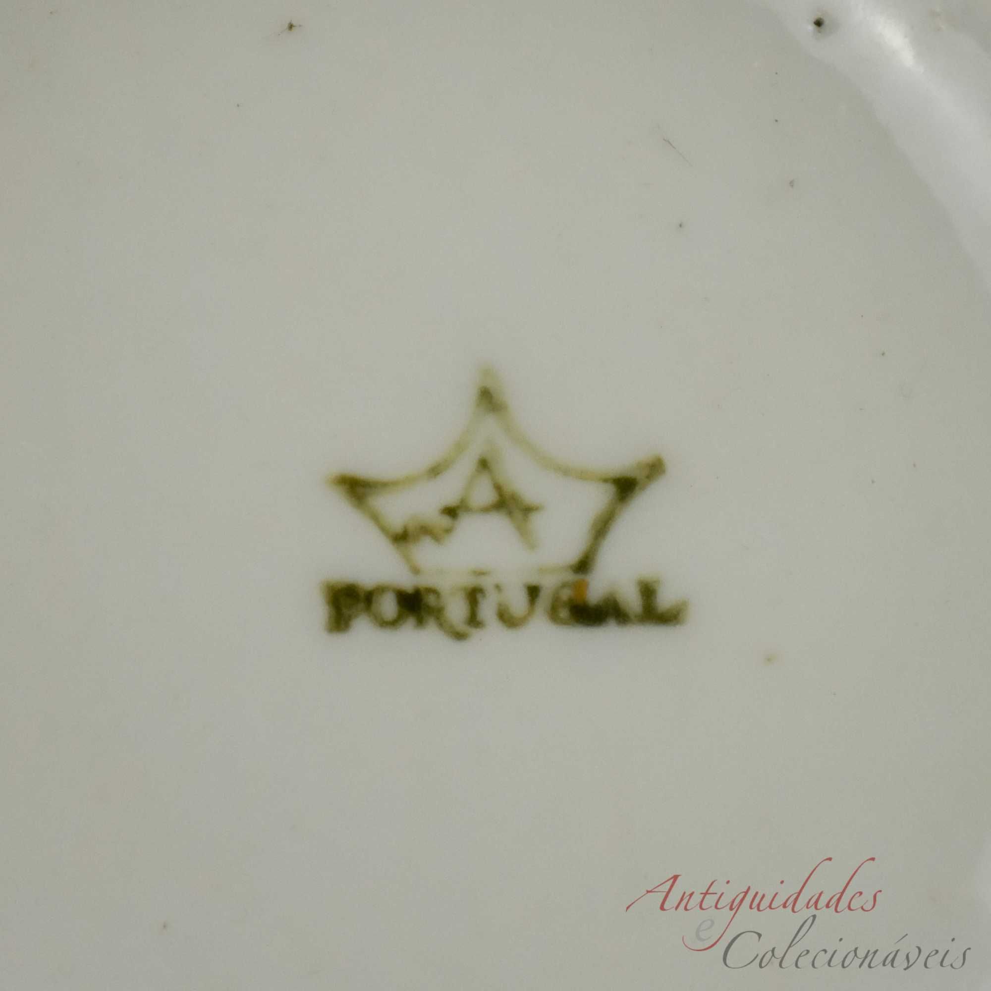 Taça de consomê com pires em porcelana Artibus, flores e dourado nº2