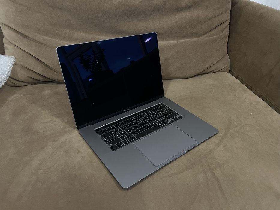 Macbook Pro 2019 16’ i9 32/1TB 8GB GPU