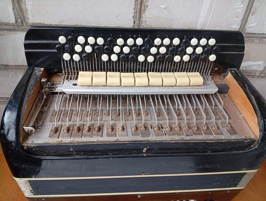 Баян Солист под реставрацию