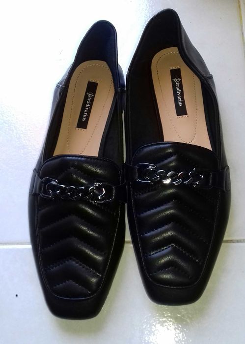 Sapatos elegantes de senhora