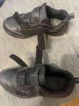 Продам мужские кроссовки Skechers удобные на липучке.