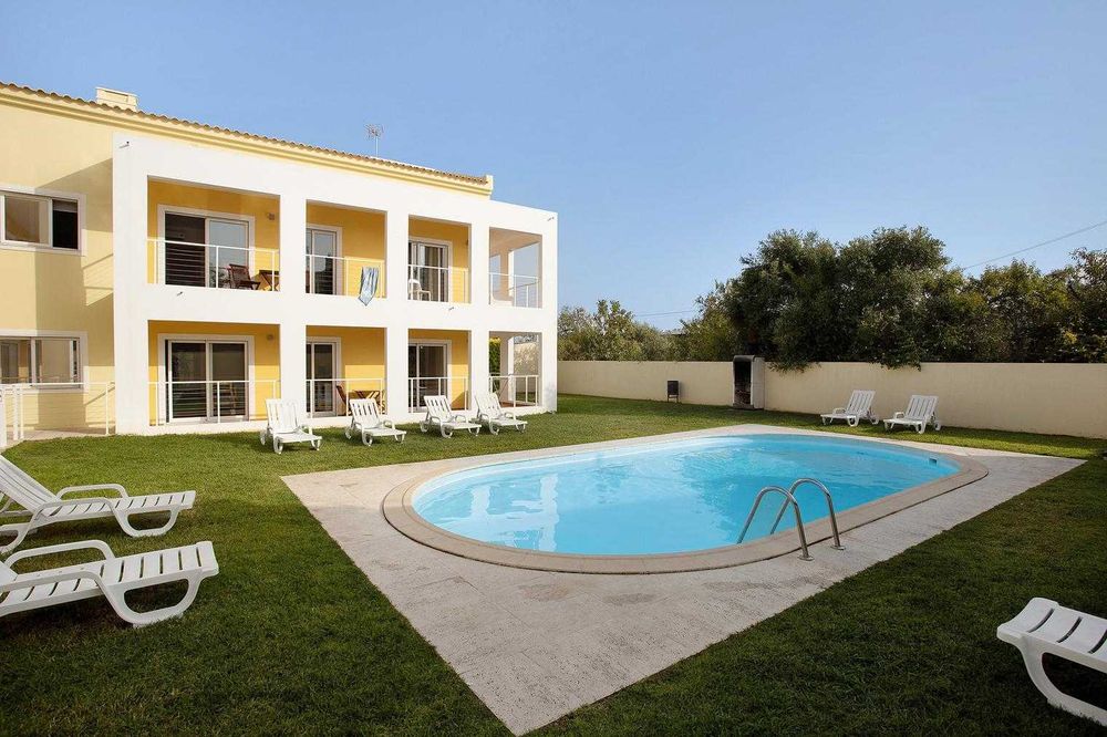 Moradia T1 - Condomínio SunHome, Portimão – Piscina, Jardim e Barbecue