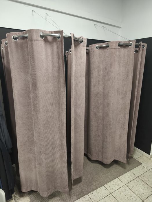 Piękna elegancka przymierzalnia 1 osobowa do sklepu