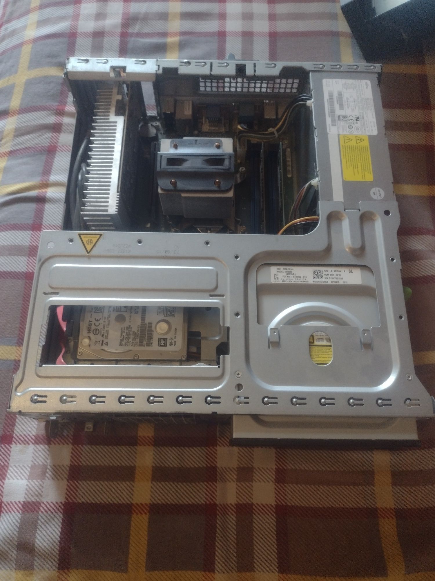 Fujitsu e920 (intel 4170, 8gb ddr3, 120ssd, gt1030)
