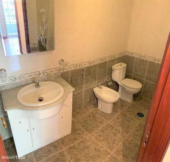 Arrenda-se T1 centro Viseu com garagem