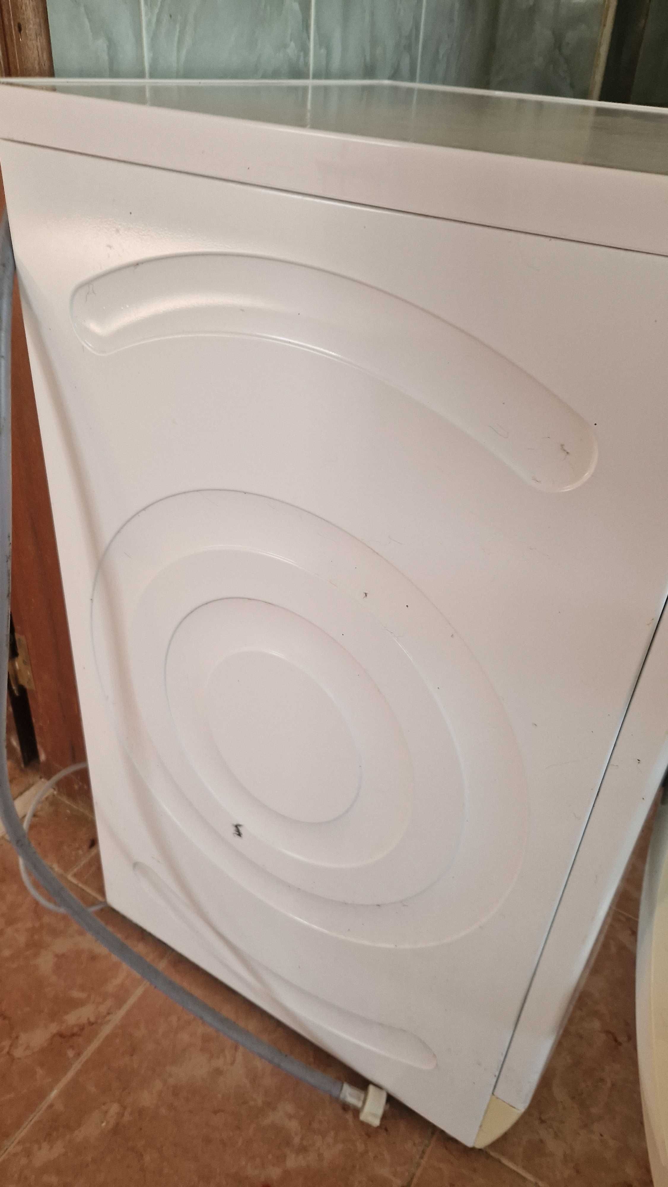Maquina lavar roupa Balay com pouco uso