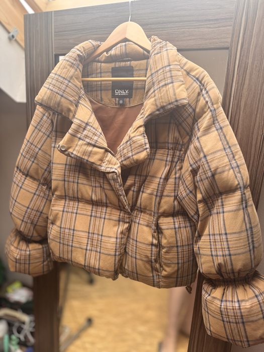 Пухова куртка в клітинку ONLY